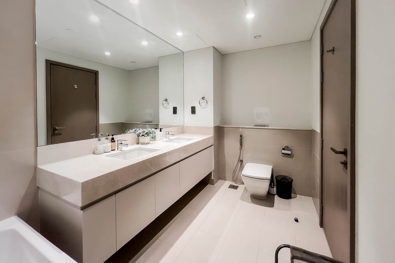 2 Bedrooms Apartment in Act One Act Two Tower 1