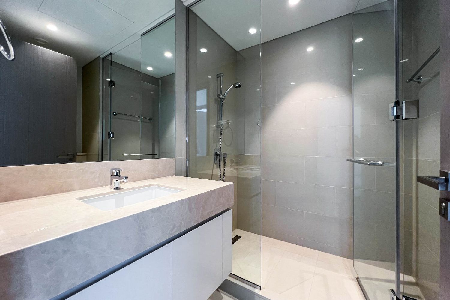 2 Bedrooms Apartment in Act One Act Two Tower 1