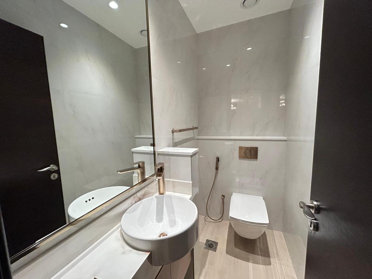 3 Bedrooms Apartment in Elite Downtown Residence 2