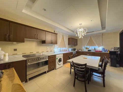 5 Bedrooms Villa in B Villas