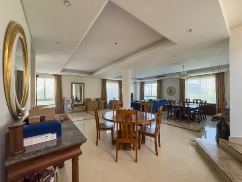 5 Bedrooms Villa in B Villas