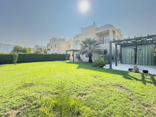 5 Bedrooms Villa in B Villas