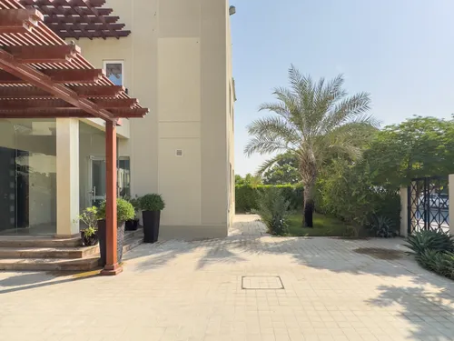 5 Bedrooms Villa in B Villas