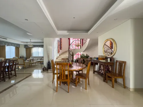 5 Bedrooms Villa in B Villas