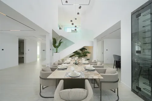 5 Bedrooms Villa in Entertainment Foyer