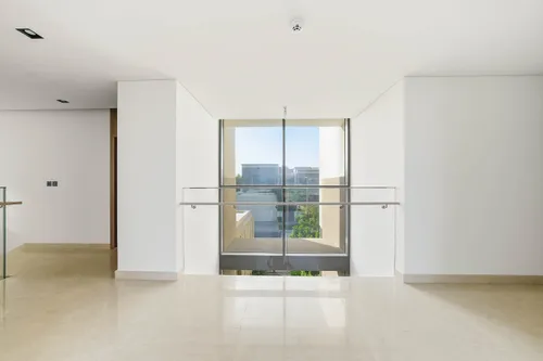 4 Bedrooms Villa in Golf Place 1