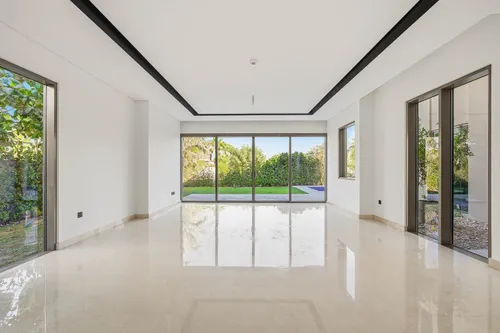 4 Bedrooms Villa in Golf Place 1