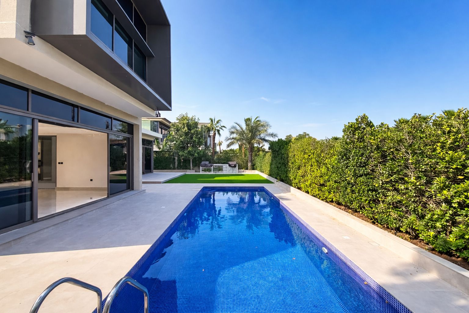 4 Bedrooms Villa in Golf Place 1