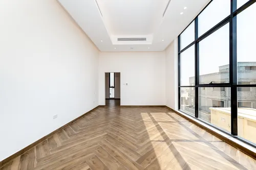 5 Bedrooms Villa in Al Aweer 1