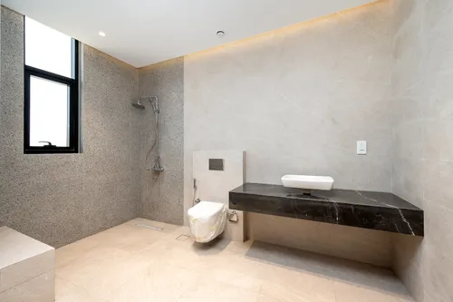 5 Bedrooms Villa in Al Aweer 1