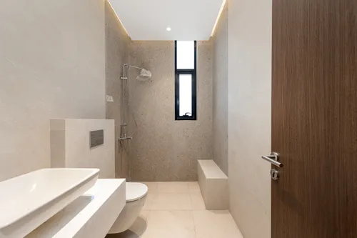 5 Bedrooms Villa in Al Aweer 1