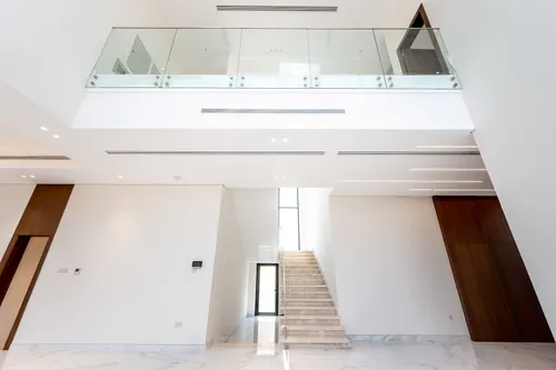 5 Bedrooms Villa in Al Aweer 1