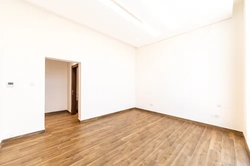 5 Bedrooms Villa in Al Aweer 1