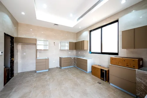 5 Bedrooms Villa in Al Aweer 1
