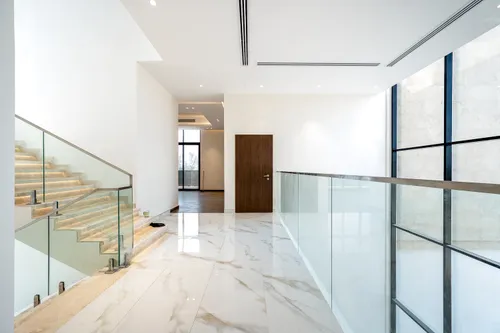 5 Bedrooms Villa in Al Aweer 1