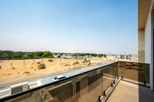5 Bedrooms Villa in Al Aweer 1