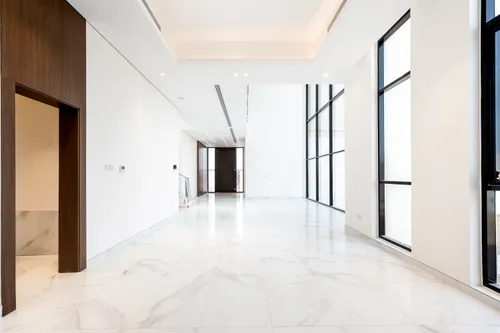 5 Bedrooms Villa in Al Aweer 1