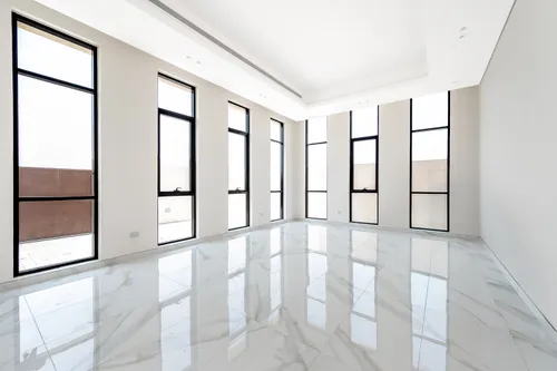 5 Bedrooms Villa in Al Aweer 1