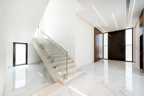 5 Bedrooms Villa in Al Aweer 1