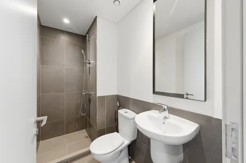 4 Bedrooms Townhouse in June
