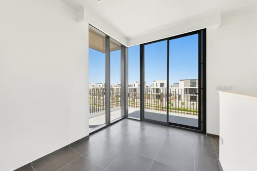4 Bedrooms Townhouse in June