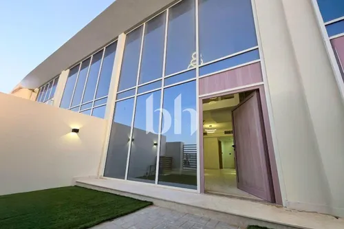 Large 1100 sqft. Corner Plot | Near Park and Pool