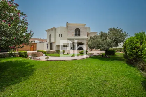 Beautiful Family Villa | Large Garden | Vacant