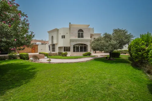 Beautiful Family Villa | Large Garden | Vacant