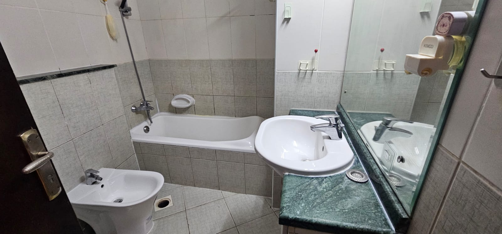  Apartment in Lake City Tower