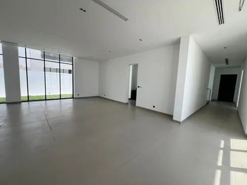 5 Bedrooms Villa in Dubai Silicon Oasis