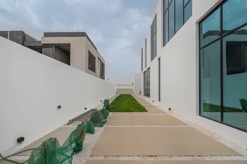 5 Bedrooms Villa in Dubai Silicon Oasis