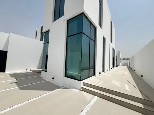 5 Bedrooms Villa in Dubai Silicon Oasis