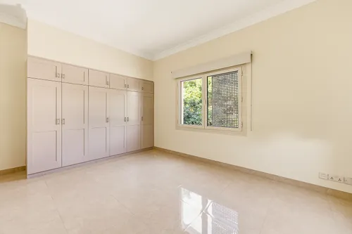 5 Bedrooms Villa in Emirates Hills