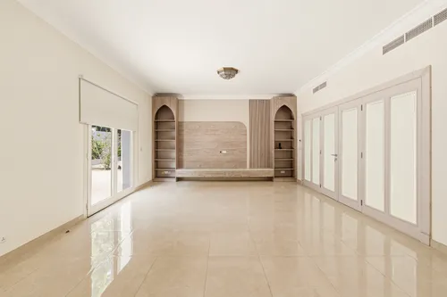 5 Bedrooms Villa in Emirates Hills