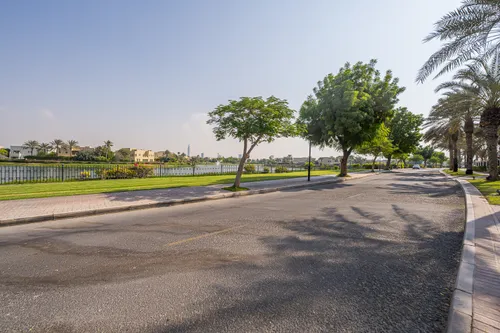 5 Bedrooms Villa in Emirates Hills