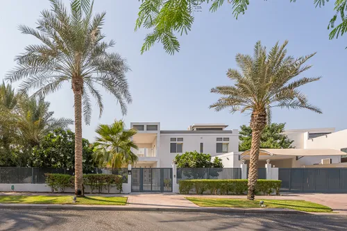 5 Bedrooms Villa in Emirates Hills