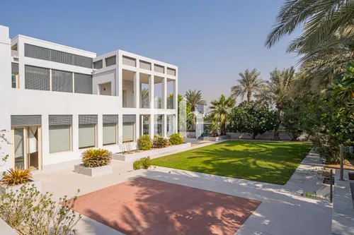 Full Lake view | Landscaped | Large plot