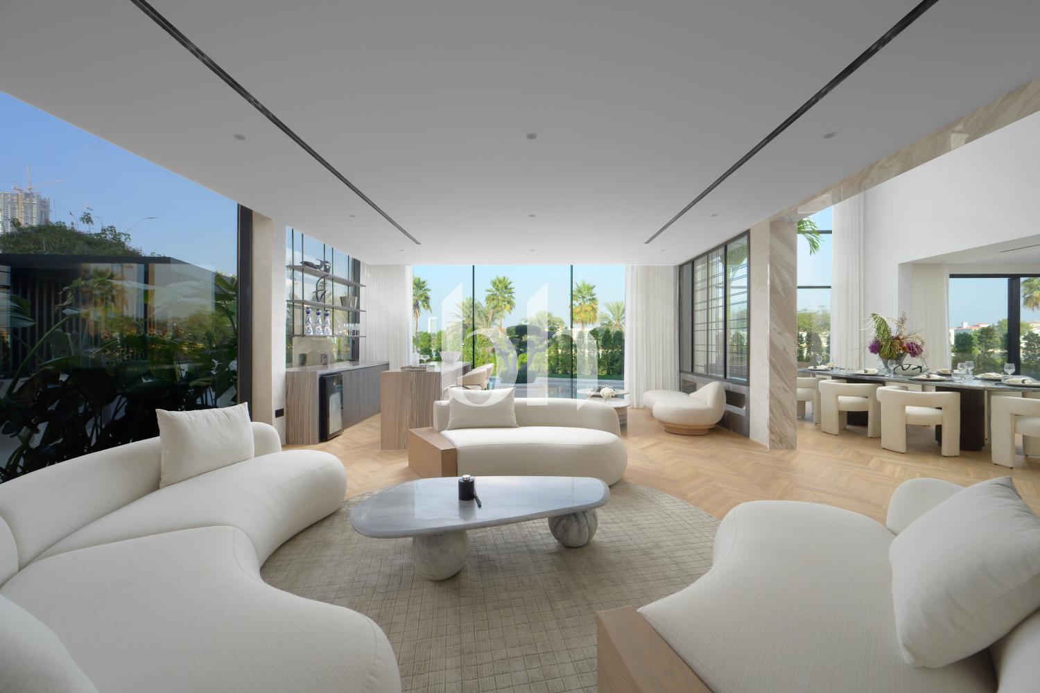 5 Bedrooms Villa in Entertainment Foyer