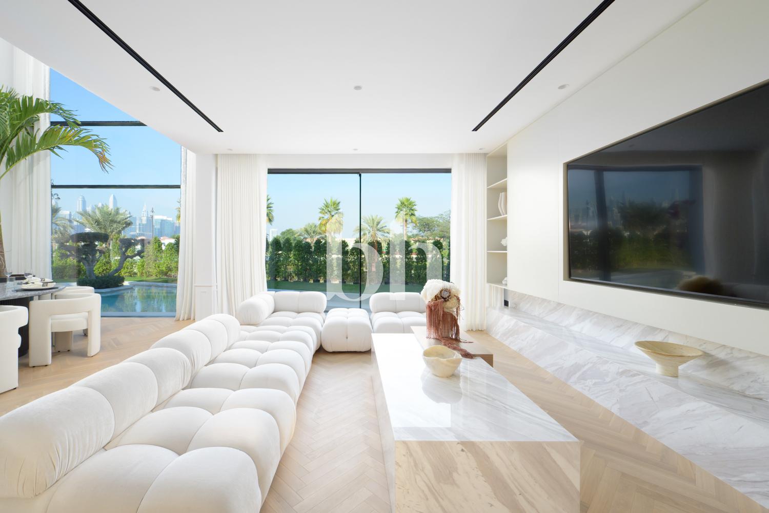 5 Bedrooms Villa in Entertainment Foyer