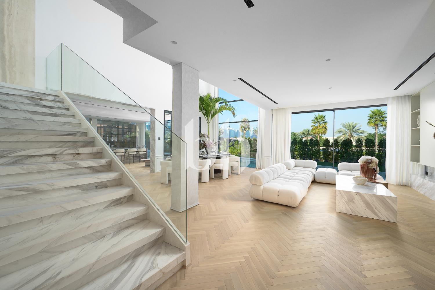 5 Bedrooms Villa in Entertainment Foyer