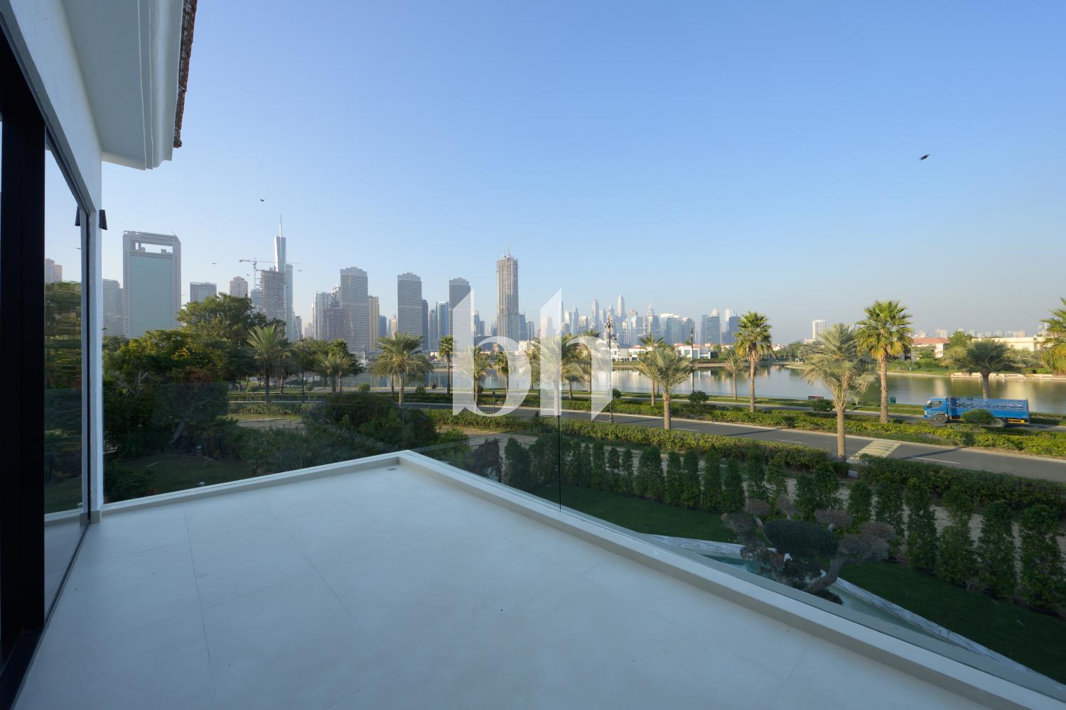 5 Bedrooms Villa in Entertainment Foyer