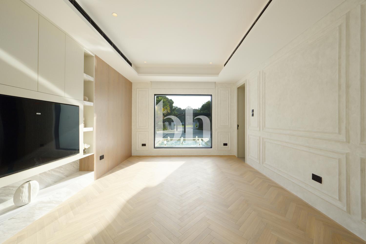 5 Bedrooms Villa in Entertainment Foyer