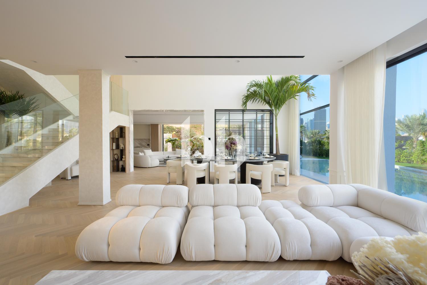 5 Bedrooms Villa in Entertainment Foyer