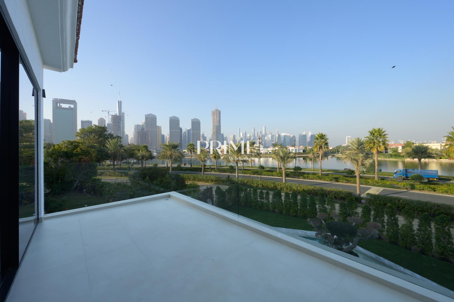 5 Bedrooms Villa in Entertainment Foyer