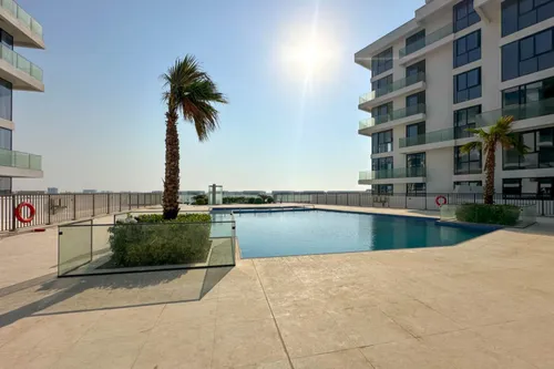 2 Bedrooms Apartment in Bluebay Walk