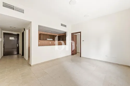 Near to MOE Train Station | 900 Sqft | 4 Cheques |