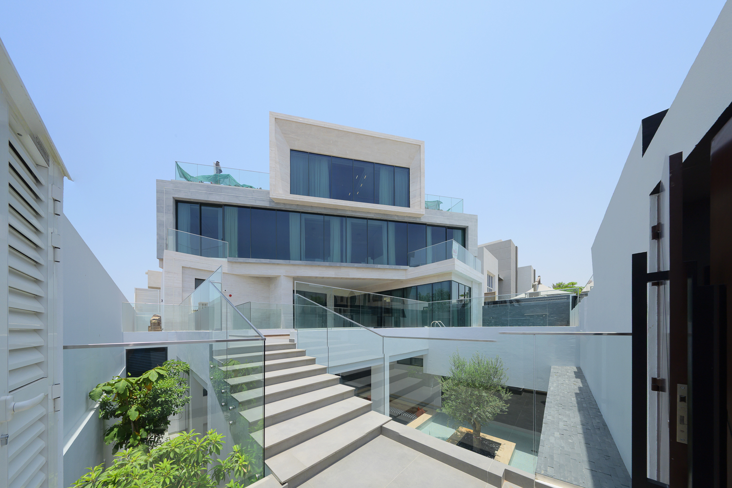 5 Bedrooms Villa in Umm Suqeim 1 Villas