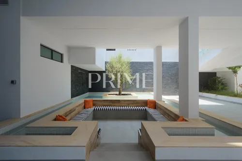 5 Bedrooms Villa in Umm Suqeim 1 Villas