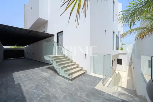 5 Bedrooms Villa in Umm Suqeim 1 Villas
