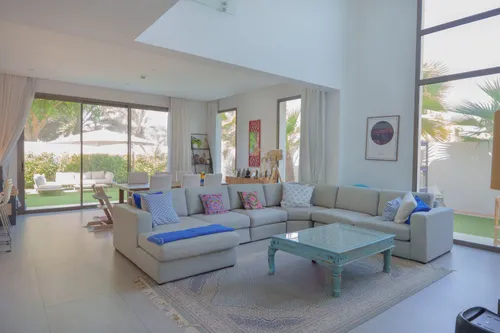 4 Bedrooms Villa in Redwoods